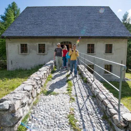 Aussenansicht Bergbau- und Bärenmuseum Schmelzra