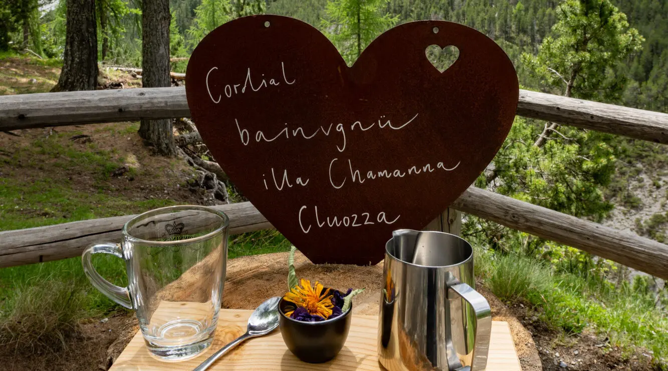 Willkommens-Tee vor der Chamanna Cluozza
