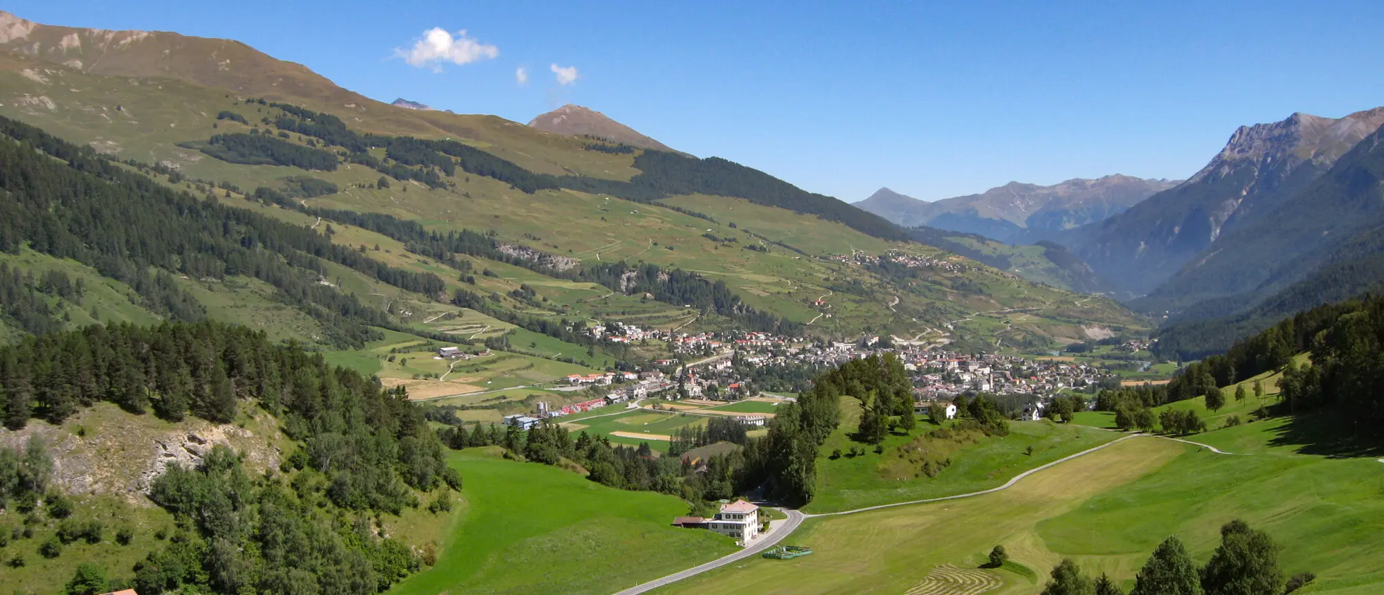 Blick ins Unterengadin von Tarasp aus