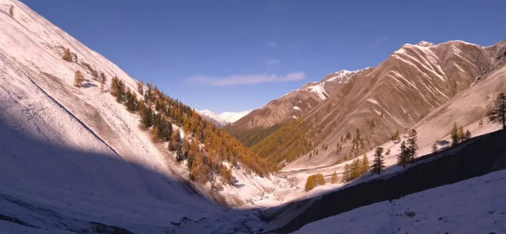 Die schönen Tage erlauben bisher, die Wanderwege im #schweizernationalpark offen…